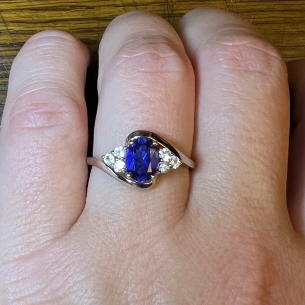 10kt White Gold Blue Sapphire Ring Size 8